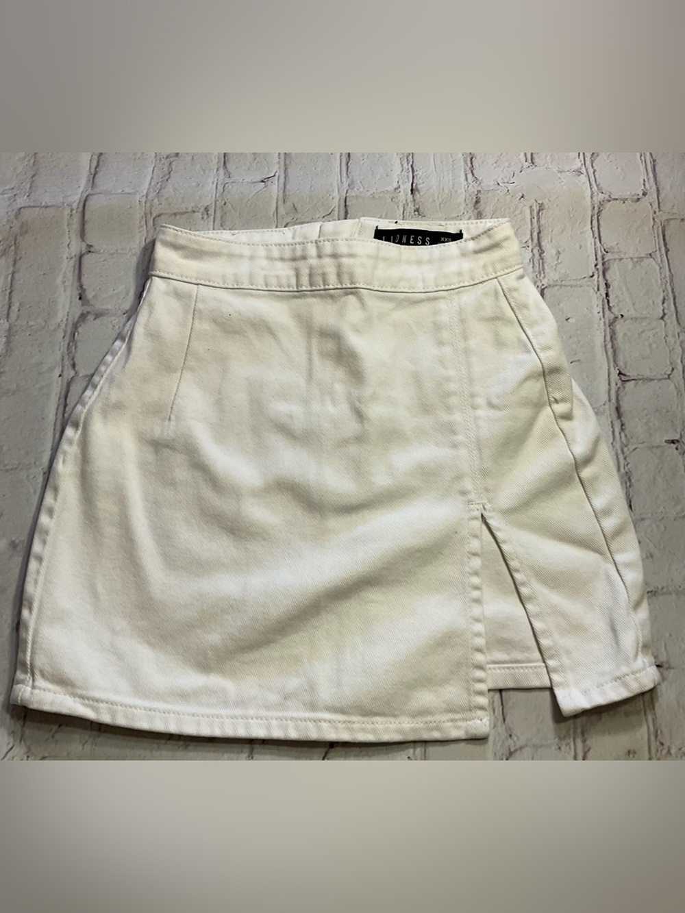 Lioness White Mini Skirt with Side Slit